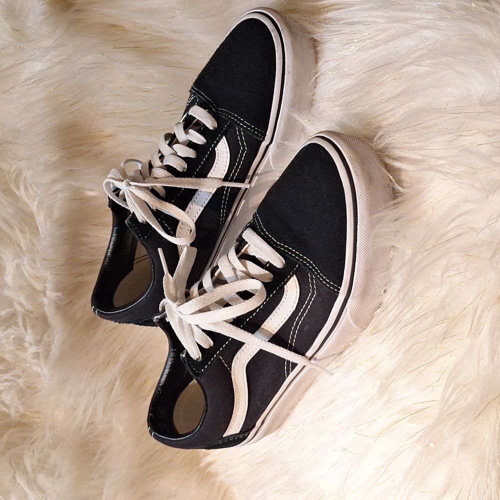 Women's Van's sneaker